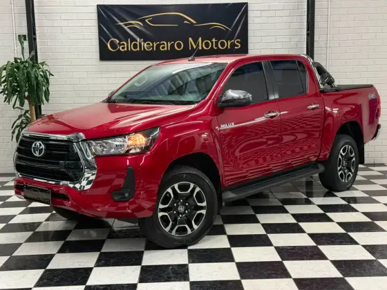 TOYOTA HILUX 2.8 D-4D TURBO DIESEL CD SRV 4X4 AUTOMÁTICO TOYOTA HILUX 2.8 D-4D TURBO DIESEL CD SRV 4X4 AUTOMÁTICO