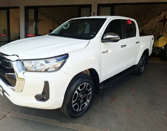 TOYOTA HILUX 2.8 D-4D TURBO DIESEL CD SRV 4X4 AUTOMÁTICO
