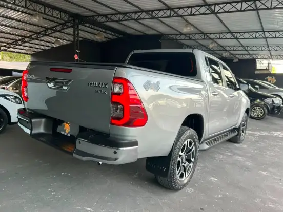 TOYOTA-HILUX-2022