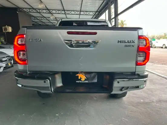 TOYOTA-HILUX-2022