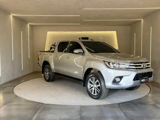 TOYOTA HILUX 2.8 SRX 4X4 CD 16V DIESEL 4P AUTOMÁTICO TOYOTA HILUX 2.8 SRX 4X4 CD 16V DIESEL 4P AUTOMÁTICO