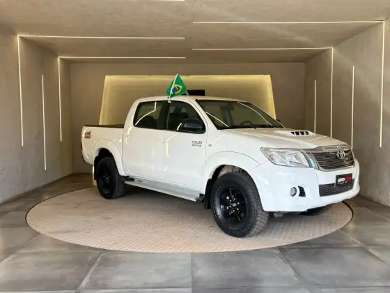 TOYOTA HILUX 3.0 SR 4X4 CD 16V TURBO INTERCOOLER DIESEL 4P AUTOMÁTICO TOYOTA HILUX 3.0 SR 4X4 CD 16V TURBO INTERCOOLER DIESEL 4P AUTOMÁTICO