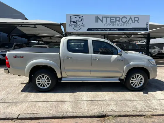 TOYOTA HILUX 3.0 SRV 4X4 CD 16V TURBO INTERCOOLER DIESEL 4P AUTOMÁTICO TOYOTA HILUX 3.0 SRV 4X4 CD 16V TURBO INTERCOOLER DIESEL 4P AUTOMÁTICO
