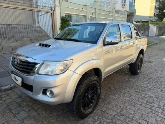 TOYOTA HILUX 3.0 SRV 4X4 CD 16V TURBO INTERCOOLER DIESEL 4P AUTOMÁTICO TOYOTA HILUX 3.0 SRV 4X4 CD 16V TURBO INTERCOOLER DIESEL 4P AUTOMÁTICO