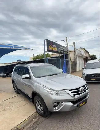 TOYOTA HILUX SW4 2.7 SR 7 LUGARES 4X2 16V FLEX 4P AUTOMÁTICO TOYOTA HILUX SW4 2.7 SR 7 LUGARES 4X2 16V FLEX 4P AUTOMÁTICO