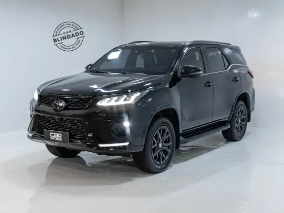 TOYOTA HILUX SW4 2.8 D-4D TURBO DIESEL GR-S 7L 4X4 AUTOMÁTICO TOYOTA HILUX SW4 2.8 D-4D TURBO DIESEL GR-S 7L 4X4 AUTOMÁTICO