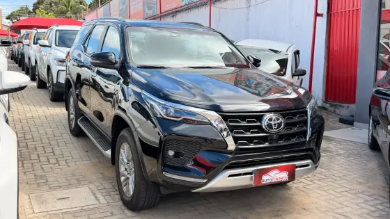 TOYOTA HILUX SW4 2.8 D-4D TURBO DIESEL SRX 7L 4X4 AUTOMÁTICO TOYOTA HILUX SW4 2.8 D-4D TURBO DIESEL SRX 7L 4X4 AUTOMÁTICO