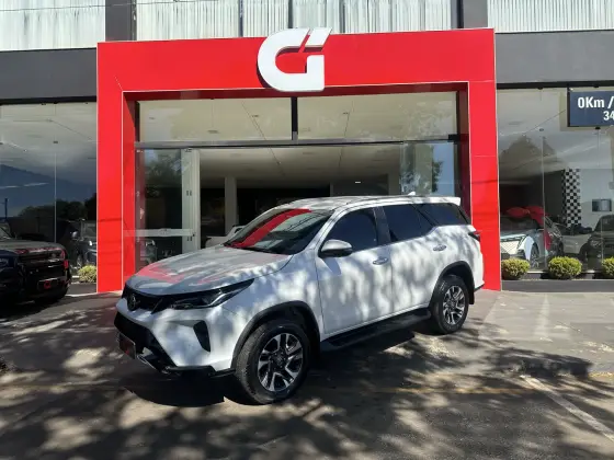 TOYOTA HILUX SW4 2.8 D-4D TURBO DIESEL SRX PLATINUM 4X4 AUTOMÁTICO
