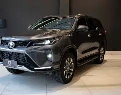 TOYOTA HILUX SW4 2.8 D-4D TURBO DIESEL SRX PLATINUM 4X4 AUTOMÁTICO TOYOTA HILUX SW4 2.8 D-4D TURBO DIESEL SRX PLATINUM 4X4 AUTOMÁTICO