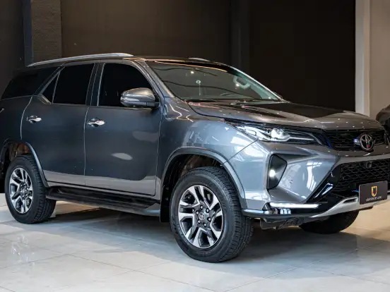 TOYOTA-HILUX SW4-2.8 D-4D TURBO DIESEL SRX PLATINUM 4X4 AUTOMÁTICO TOYOTA-HILUX SW4-2024