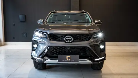 TOYOTA-HILUX SW4-2024
