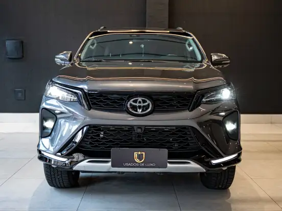 TOYOTA-HILUX SW4-2.8 D-4D TURBO DIESEL SRX PLATINUM 4X4 AUTOMÁTICO TOYOTA-HILUX SW4-2024