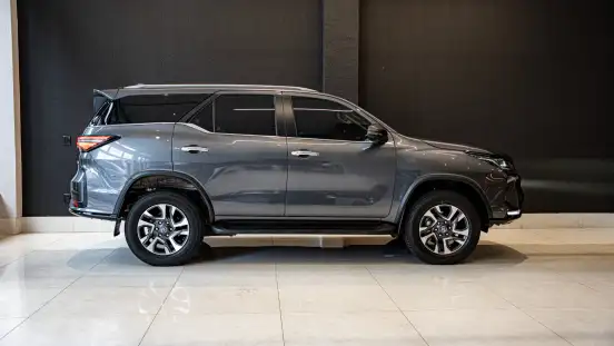 TOYOTA-HILUX SW4-2024