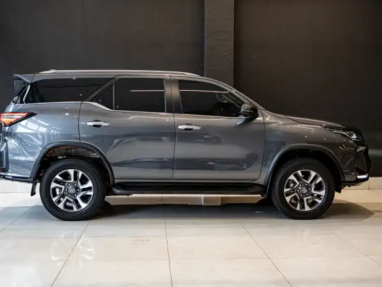 TOYOTA-HILUX SW4-2.8 D-4D TURBO DIESEL SRX PLATINUM 4X4 AUTOMÁTICO TOYOTA-HILUX SW4-2024