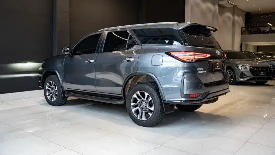 TOYOTA-HILUX SW4-2024