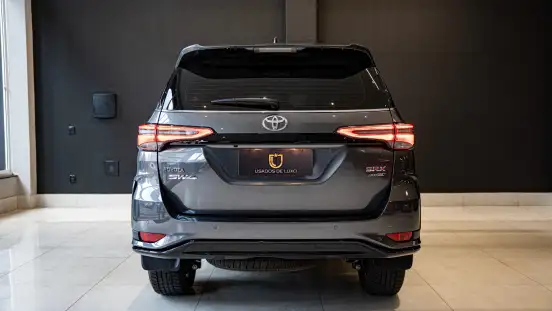TOYOTA-HILUX SW4-2024