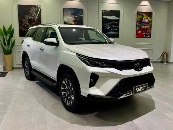 TOYOTA HILUX SW4 2.8 D-4D TURBO DIESEL SRX PLATINUM 7L 4X4 AUTOMÁTICO