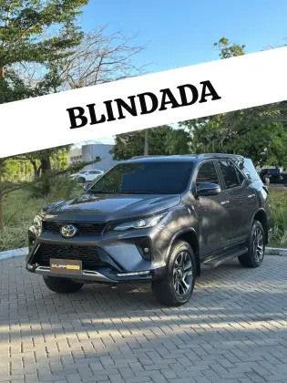 TOYOTA HILUX SW4 2.8 D-4D TURBO DIESEL SRX PLATINUM 7L 4X4 AUTOMÁTICO TOYOTA HILUX SW4 2.8 D-4D TURBO DIESEL SRX PLATINUM 7L 4X4 AUTOMÁTICO