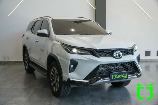 TOYOTA-HILUX SW4-2025