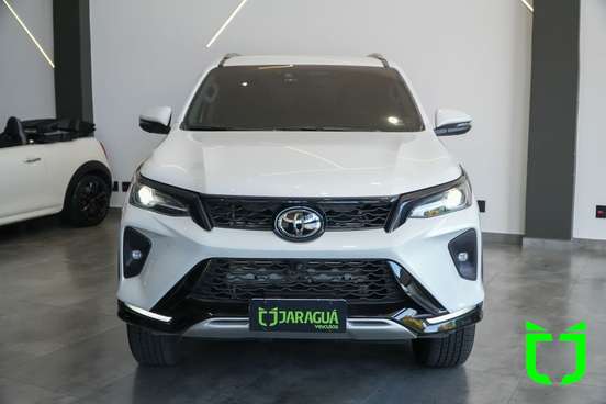 TOYOTA-HILUX SW4-2025