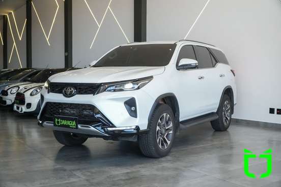 TOYOTA-HILUX SW4-2025