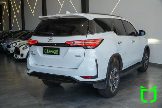 TOYOTA-HILUX SW4-2025