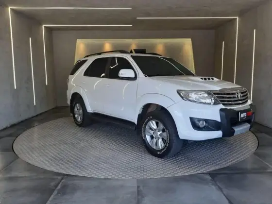 TOYOTA HILUX SW4 3.0 SRV 4X4 16V TURBO INTERCOOLER DIESEL 4P AUTOMÁTICO TOYOTA HILUX SW4 3.0 SRV 4X4 16V TURBO INTERCOOLER DIESEL 4P AUTOMÁTICO