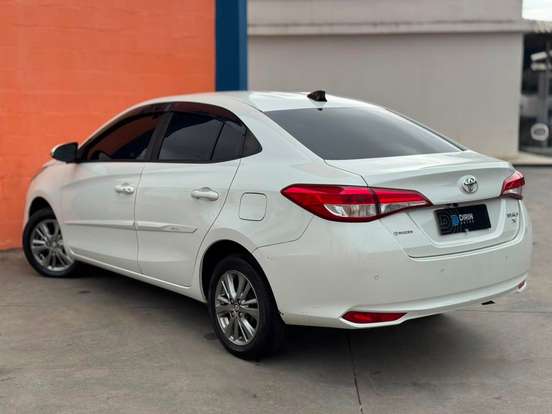 TOYOTA-YARIS-2021
