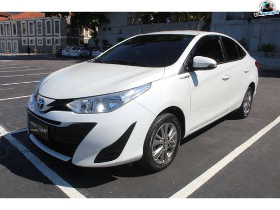 TOYOTA-YARIS-2021