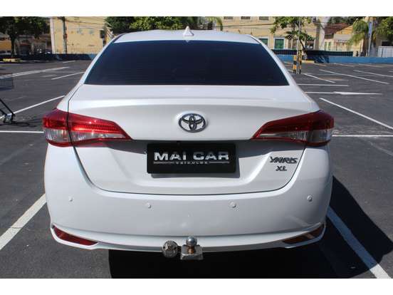 TOYOTA-YARIS-2021