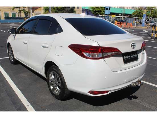 TOYOTA-YARIS-2021