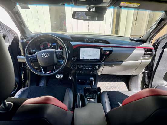 TOYOTA-HILUX-2023