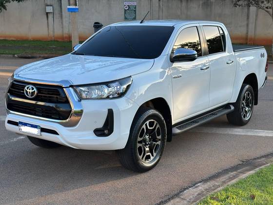 TOYOTA HILUX 2.8 D-4D TURBO DIESEL CD SRV 4X4 AUTOMÁTICO