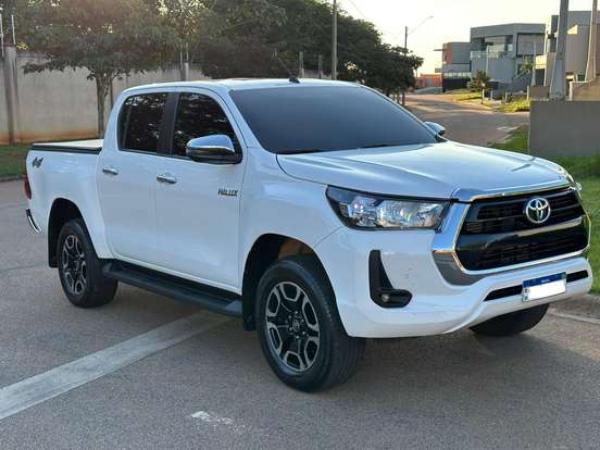 TOYOTA-HILUX-2.8 D-4D TURBO DIESEL CD SRV 4X4 AUTOMÁTICO TOYOTA-HILUX-2022
