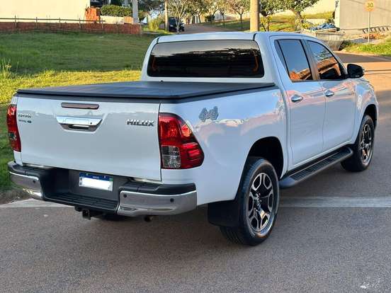 TOYOTA-HILUX-2.8 D-4D TURBO DIESEL CD SRV 4X4 AUTOMÁTICO TOYOTA-HILUX-2022