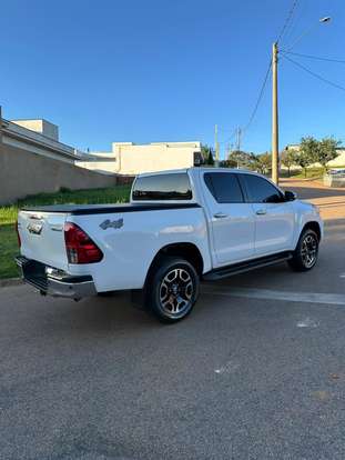 TOYOTA-HILUX-2022