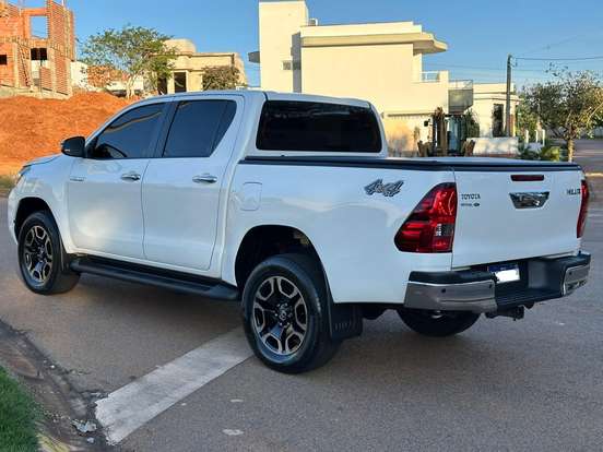 TOYOTA-HILUX-2.8 D-4D TURBO DIESEL CD SRV 4X4 AUTOMÁTICO TOYOTA-HILUX-2022
