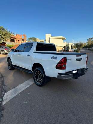 TOYOTA-HILUX-2022