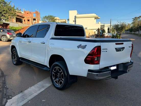 TOYOTA-HILUX-2.8 D-4D TURBO DIESEL CD SRV 4X4 AUTOMÁTICO TOYOTA-HILUX-2022