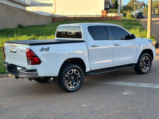 TOYOTA-HILUX-2.8 D-4D TURBO DIESEL CD SRV 4X4 AUTOMÁTICO TOYOTA-HILUX-2022