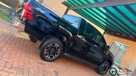 TOYOTA-HILUX-2023