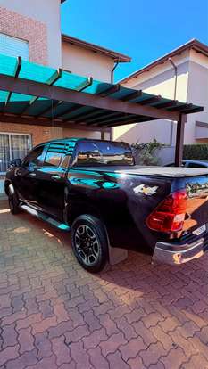 TOYOTA-HILUX-2023