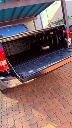TOYOTA-HILUX-2023