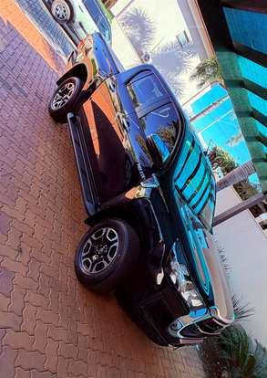 TOYOTA-HILUX-2023
