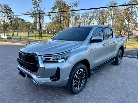 TOYOTA HILUX 2.8 D-4D TURBO DIESEL CD SRX 4X4 AUTOMÁTICO