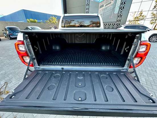 TOYOTA-HILUX-2023