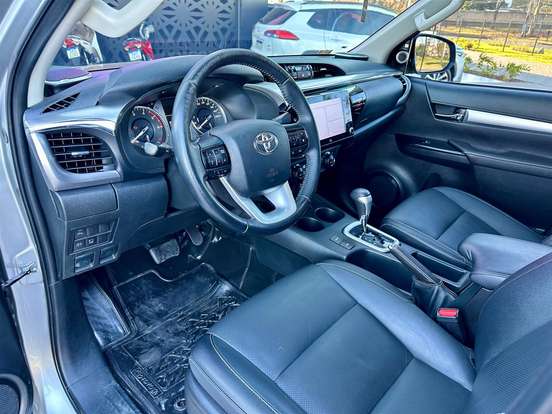 TOYOTA-HILUX-2023