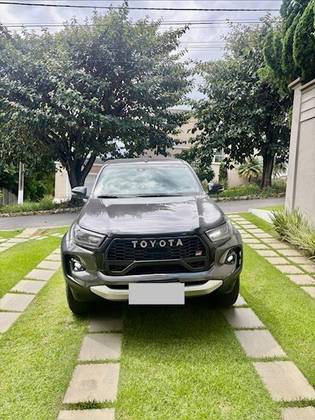 TOYOTA HILUX 2.8 D-4D TURBO DIESEL CD GR-S 4X4 AUTOMÁTICO