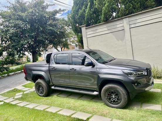TOYOTA-HILUX-2.8 D-4D TURBO DIESEL CD GR-S 4X4 AUTOMÁTICO TOYOTA-HILUX-2023