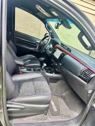 TOYOTA-HILUX-2023